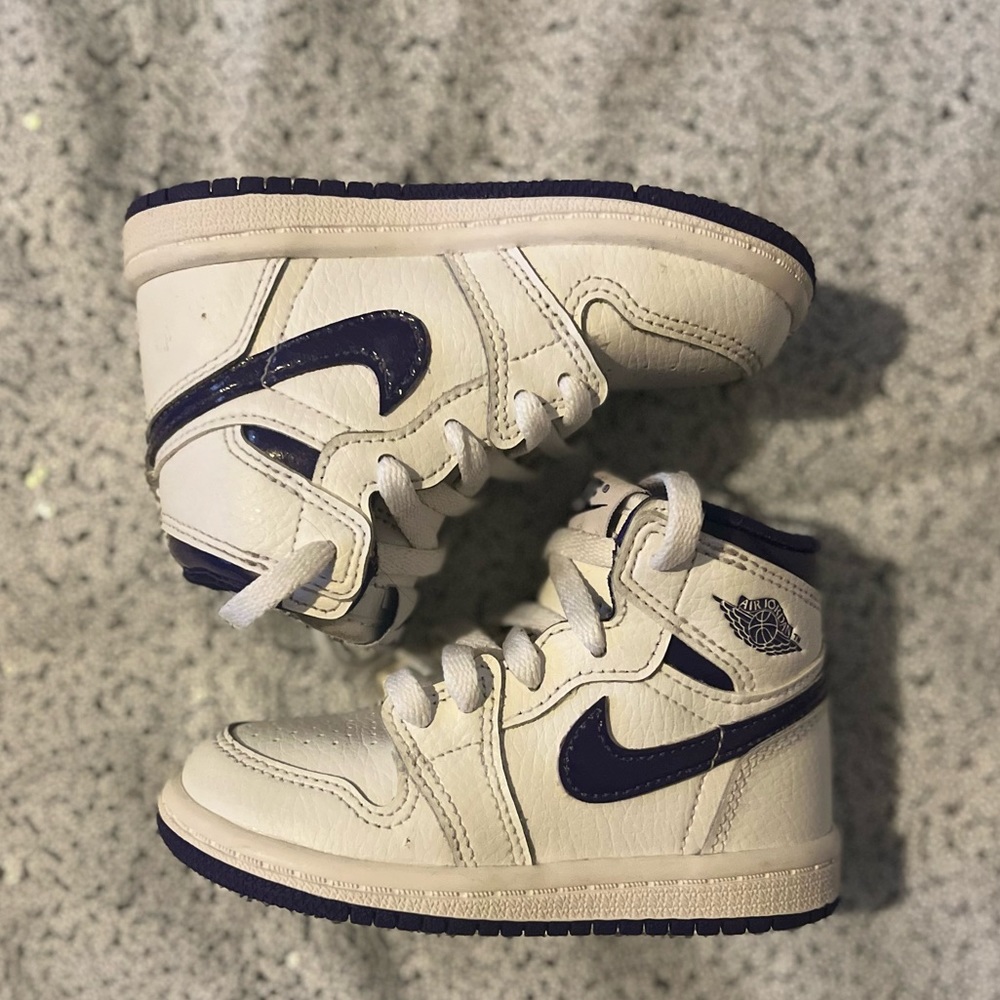 Air Jordan 1 “metallic purple” size 6c